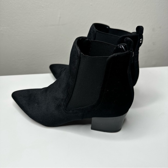 Guess Black Velvet Chelsea Booties Size 7.5 Boots Party Ankle Booties Block Heel - Picture 4 of 9